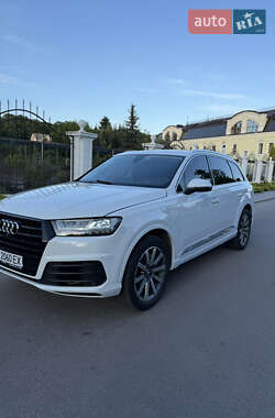 Внедорожник / Кроссовер Audi Q7 2017 в 