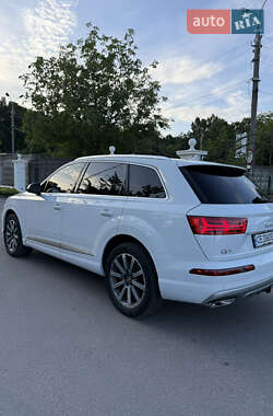 Внедорожник / Кроссовер Audi Q7 2017 в 