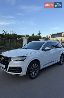 Внедорожник / Кроссовер Audi Q7 2017 в 