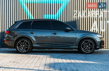 Внедорожник / Кроссовер Audi Q7 2019 в 