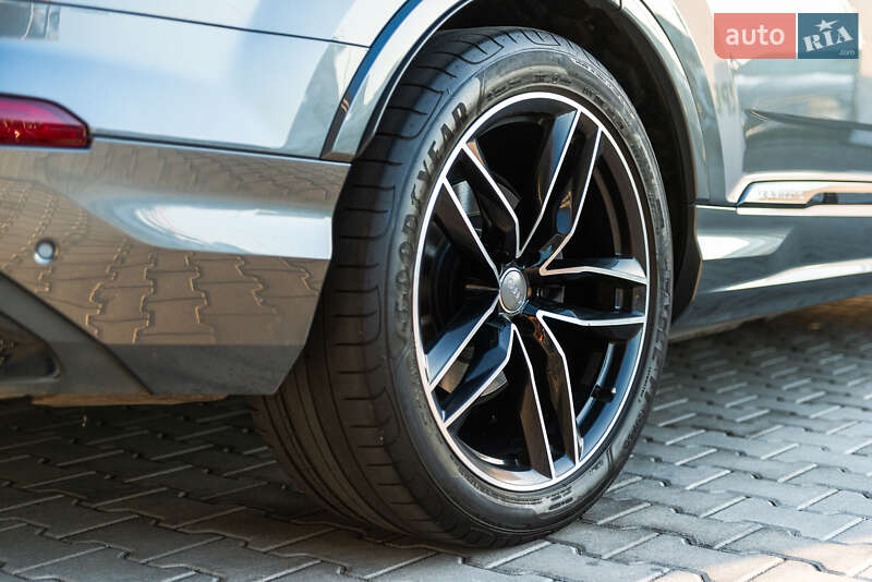 Внедорожник / Кроссовер Audi Q7 2019 в Мукачево
