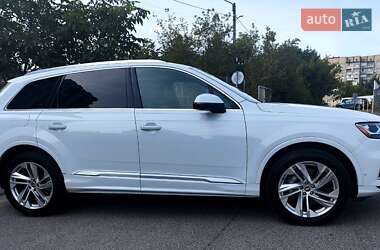 Внедорожник / Кроссовер Audi Q7 2020 в 