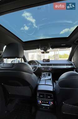 Позашляховик / Кросовер Audi Q7 2019 в 