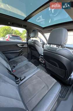 Позашляховик / Кросовер Audi Q7 2019 в 