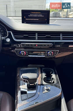 Внедорожник / Кроссовер Audi Q7 2016 в 
