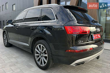 Внедорожник / Кроссовер Audi Q7 2017 в 
