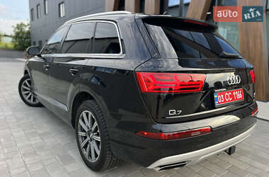 Внедорожник / Кроссовер Audi Q7 2017 в 