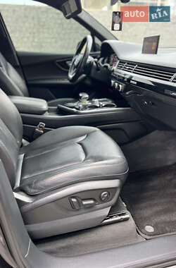 Внедорожник / Кроссовер Audi Q7 2017 в 