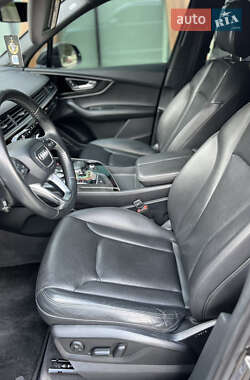 Внедорожник / Кроссовер Audi Q7 2017 в 