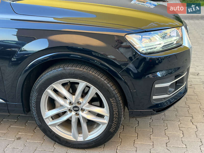 Позашляховик / Кросовер Audi Q7 2016 в Чернівцях