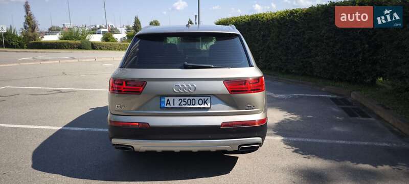 Позашляховик / Кросовер Audi Q7 2015 в Києві