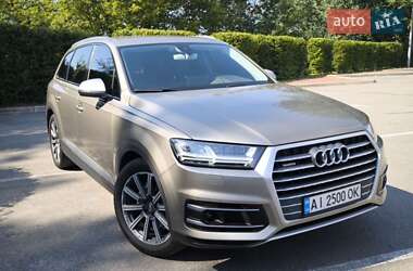 Внедорожник / Кроссовер Audi Q7 2015 в 