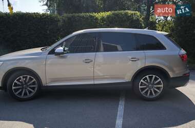 Внедорожник / Кроссовер Audi Q7 2015 в 