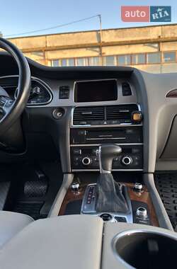 Внедорожник / Кроссовер Audi Q7 2012 в 