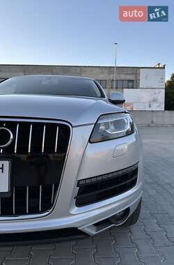 Внедорожник / Кроссовер Audi Q7 2012 в 