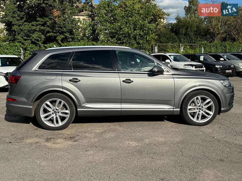 Позашляховик / Кросовер Audi Q7 2017 в Вінниці