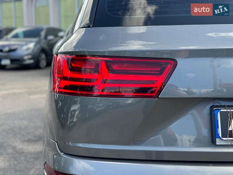 Позашляховик / Кросовер Audi Q7 2017 в Вінниці