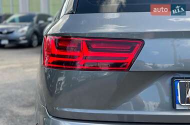 Внедорожник / Кроссовер Audi Q7 2017 в 