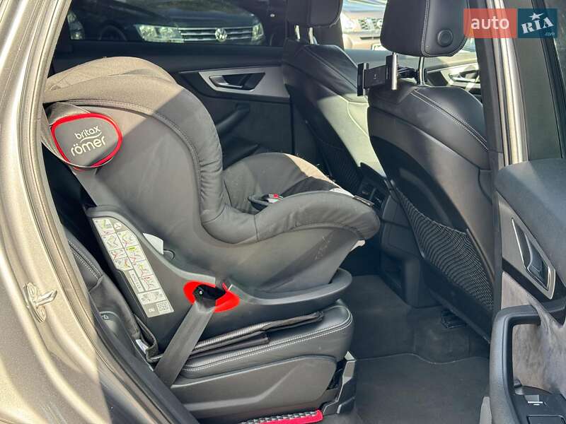 Позашляховик / Кросовер Audi Q7 2017 в Вінниці