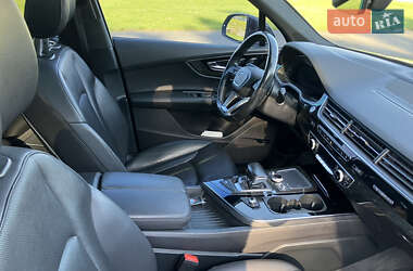 Внедорожник / Кроссовер Audi Q7 2016 в 