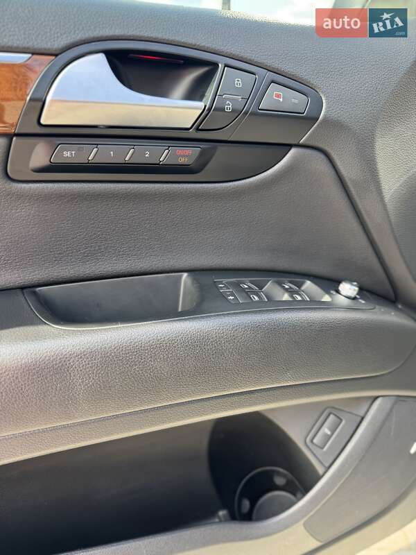 Внедорожник / Кроссовер Audi Q7 2015 в Хусте