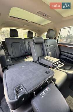 Внедорожник / Кроссовер Audi Q7 2015 в 