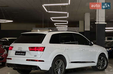 Внедорожник / Кроссовер Audi Q7 2017 в 