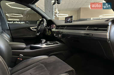 Внедорожник / Кроссовер Audi Q7 2017 в 