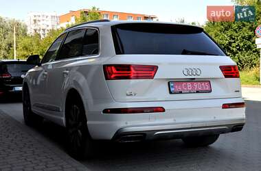 Внедорожник / Кроссовер Audi Q7 2017 в 