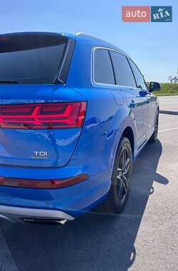 Внедорожник / Кроссовер Audi Q7 2015 в 