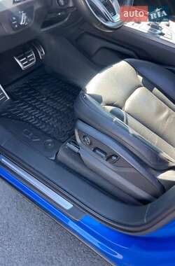 Внедорожник / Кроссовер Audi Q7 2015 в 