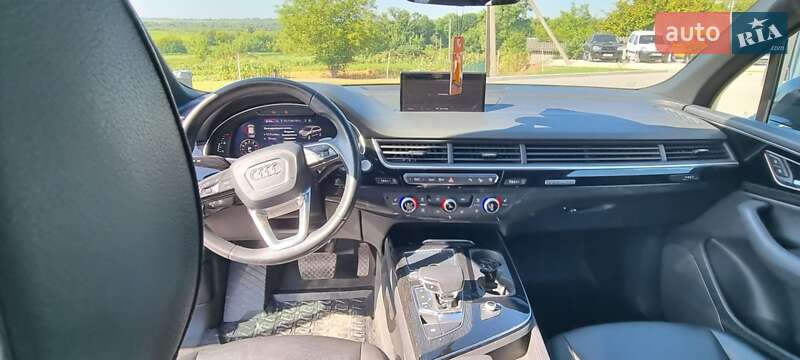 Внедорожник / Кроссовер Audi Q7 2017 в Шумске