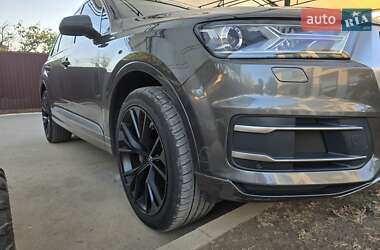 Внедорожник / Кроссовер Audi Q7 2018 в 