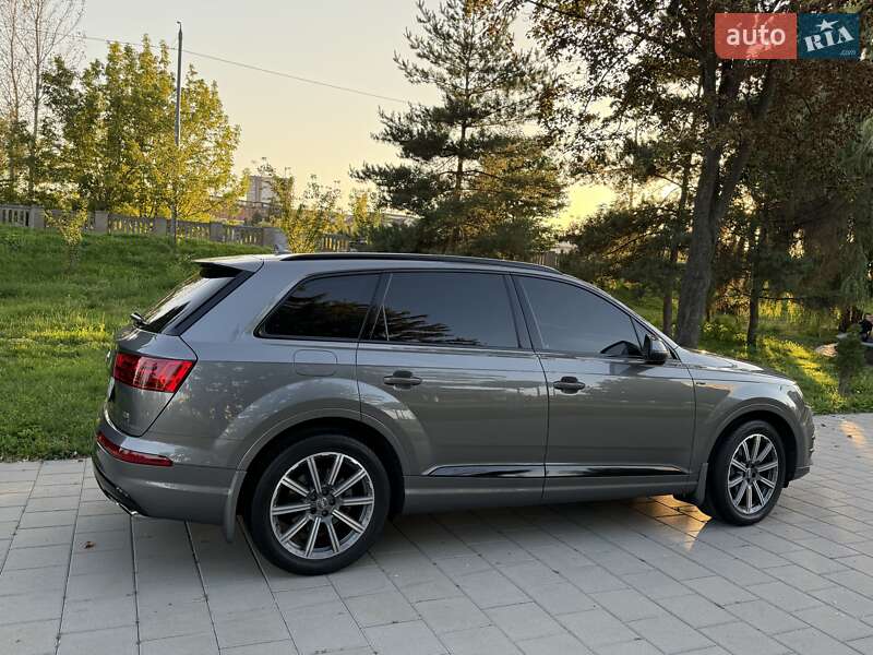 Внедорожник / Кроссовер Audi Q7 2017 в Виннице