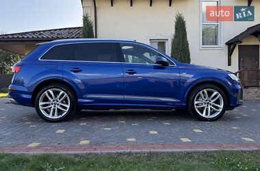 Внедорожник / Кроссовер Audi Q7 2021 в 