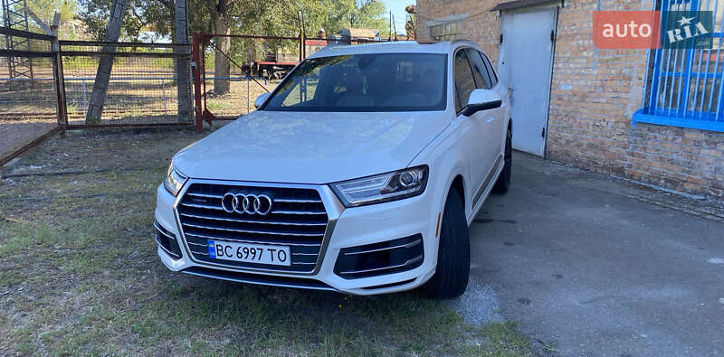 Позашляховик / Кросовер Audi Q7 2016 в 