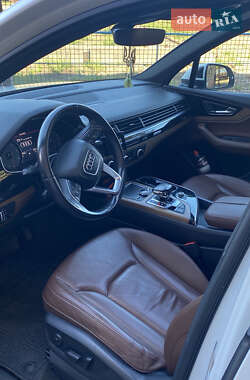 Позашляховик / Кросовер Audi Q7 2016 в 