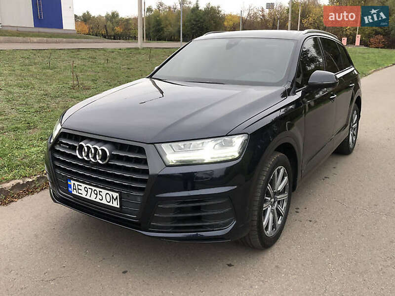 Внедорожник / Кроссовер Audi Q7 2018 в 