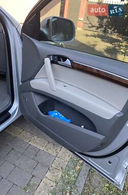 Внедорожник / Кроссовер Audi Q7 2012 в 