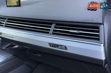 Внедорожник / Кроссовер Audi Q7 2019 в 