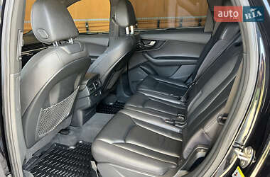 Внедорожник / Кроссовер Audi Q7 2016 в 