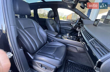 Внедорожник / Кроссовер Audi Q7 2016 в 