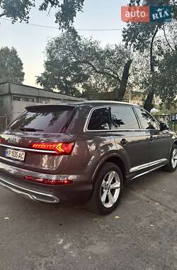 Позашляховик / Кросовер Audi Q7 2020 в 