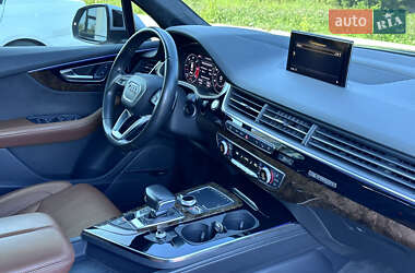 Внедорожник / Кроссовер Audi Q7 2017 в 