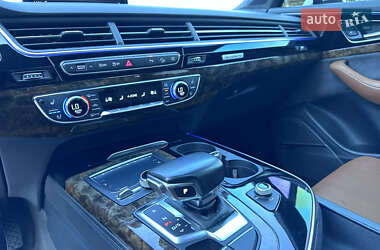 Внедорожник / Кроссовер Audi Q7 2017 в 