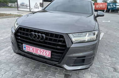 Внедорожник / Кроссовер Audi Q7 2018 в 