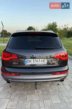Внедорожник / Кроссовер Audi Q7 2012 в 