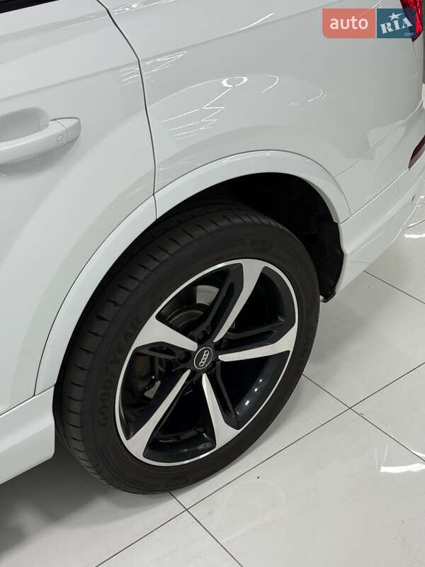 Позашляховик / Кросовер Audi Q7 2016 в Одесі