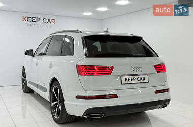 Внедорожник / Кроссовер Audi Q7 2016 в 