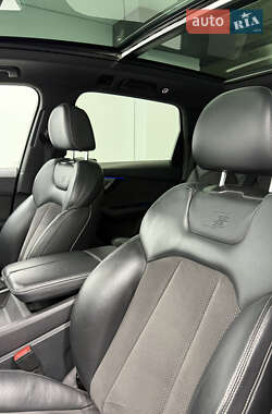 Внедорожник / Кроссовер Audi Q7 2016 в 